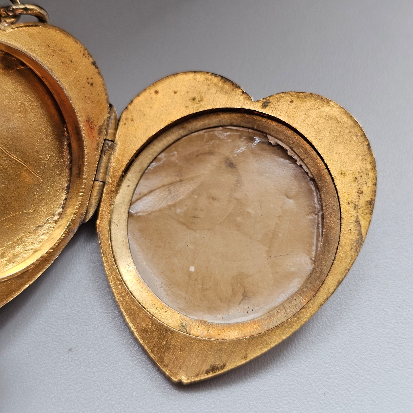Antique Victorian Edwardian Gold Plated Heart Locket with Ivy Leaf Engraving