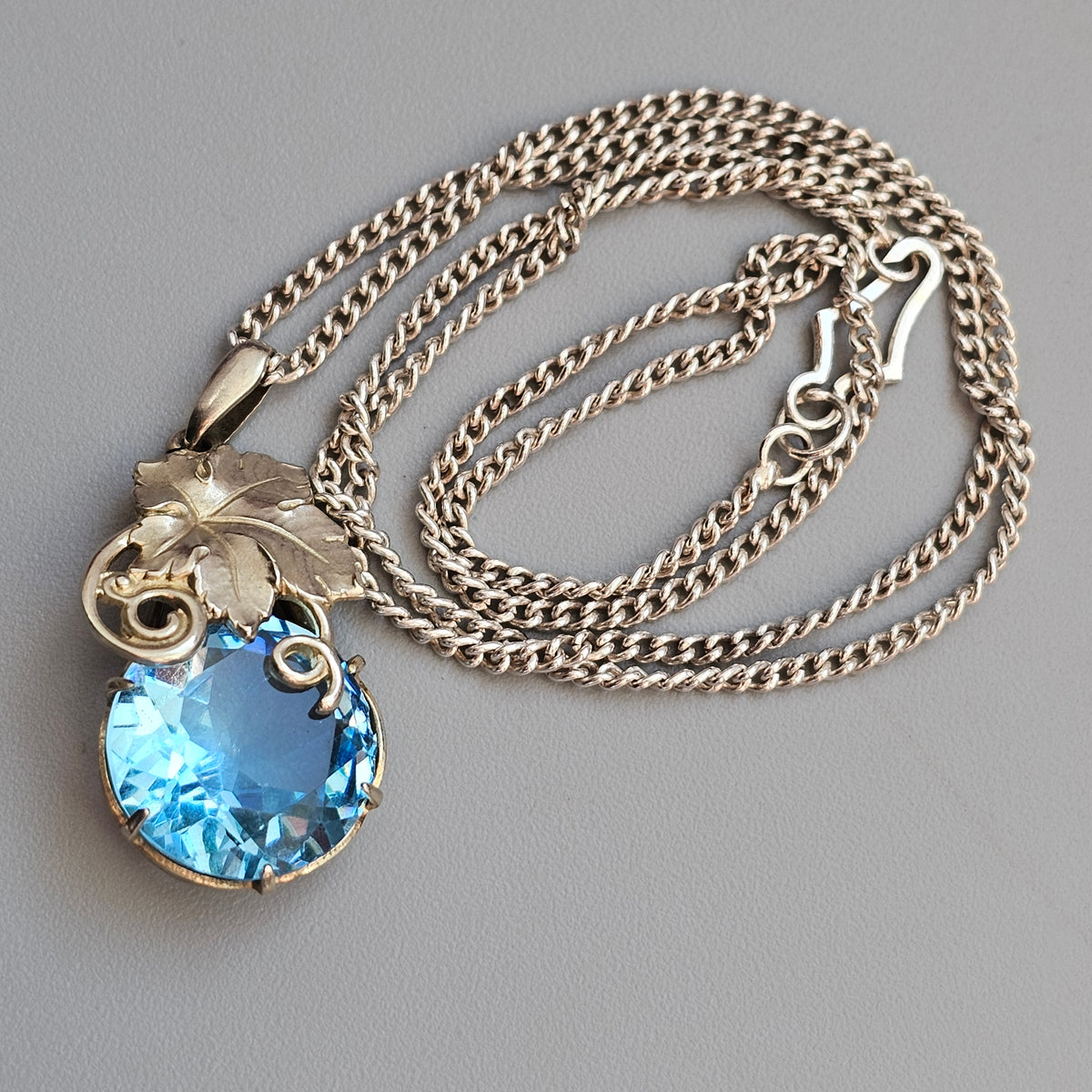 Vintage 1930s Art Deco Blue Glass Pendant Necklace