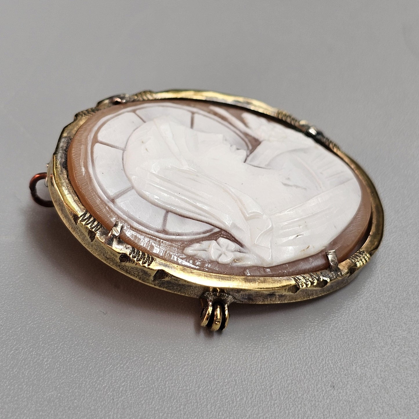 Vintage Virgin Mary Shell Cameo Brooch Pendant: Gold Tone Religious Motif