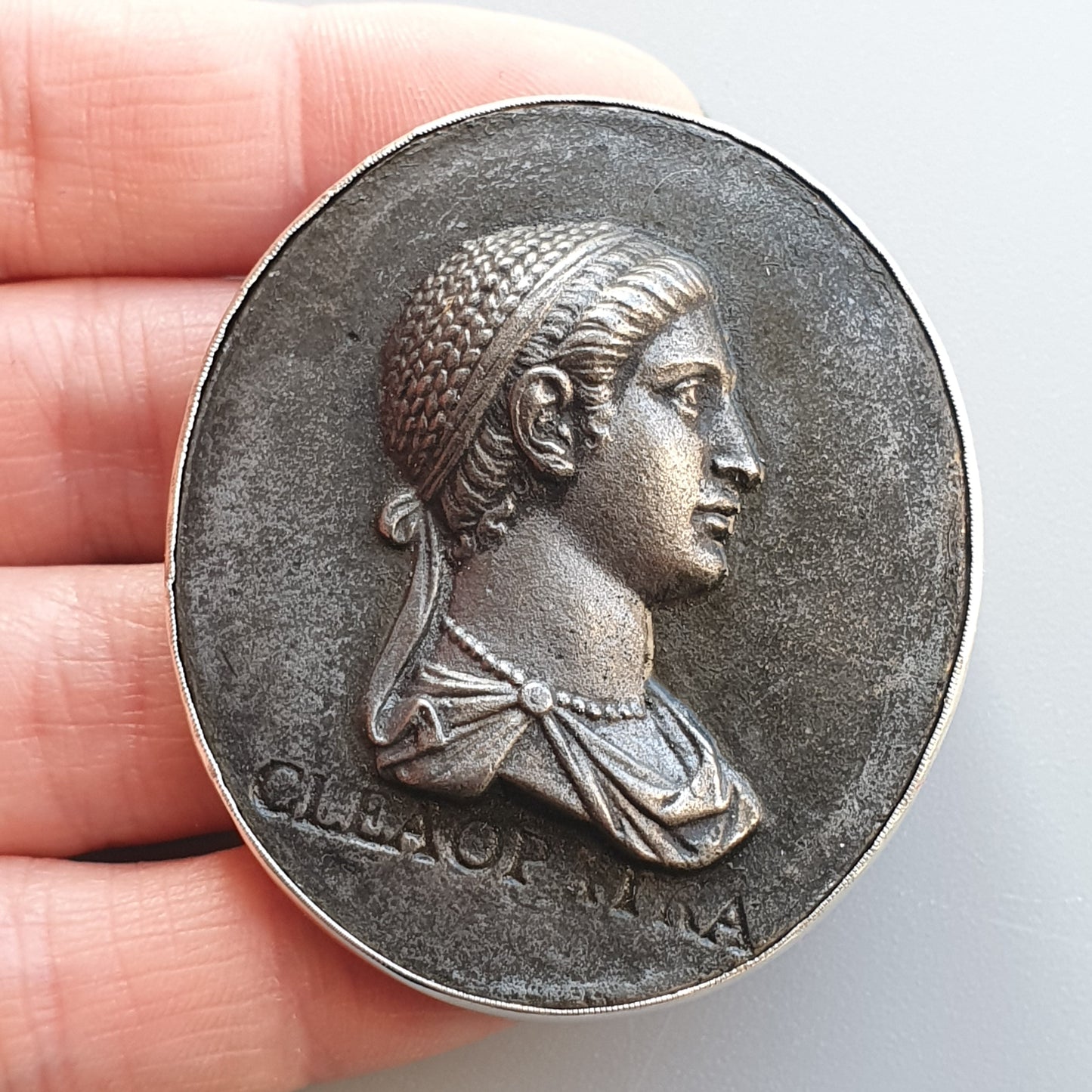 Antique Silver Mounted Wedgwood Cleaopatra Portrait Medallion Brooch / Hanger Swedish Hallmarked 1917