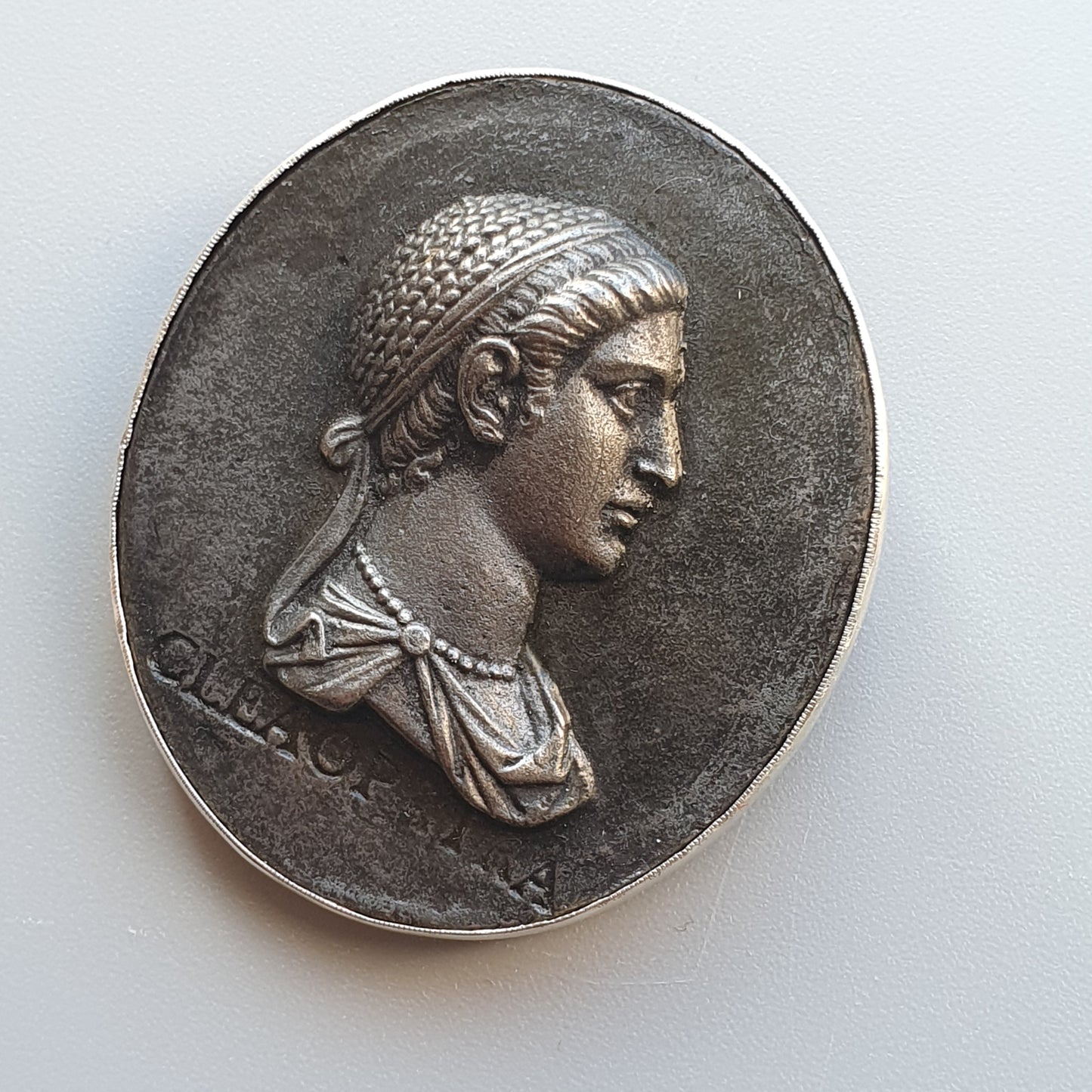 Antique Silver Mounted Wedgwood Cleaopatra Portrait Medallion Brooch / Hanger Swedish Hallmarked 1917