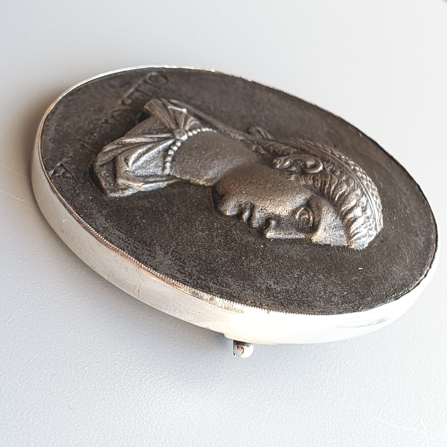 Antique Silver Mounted Wedgwood Cleaopatra Portrait Medallion Brooch / Hanger Swedish Hallmarked 1917