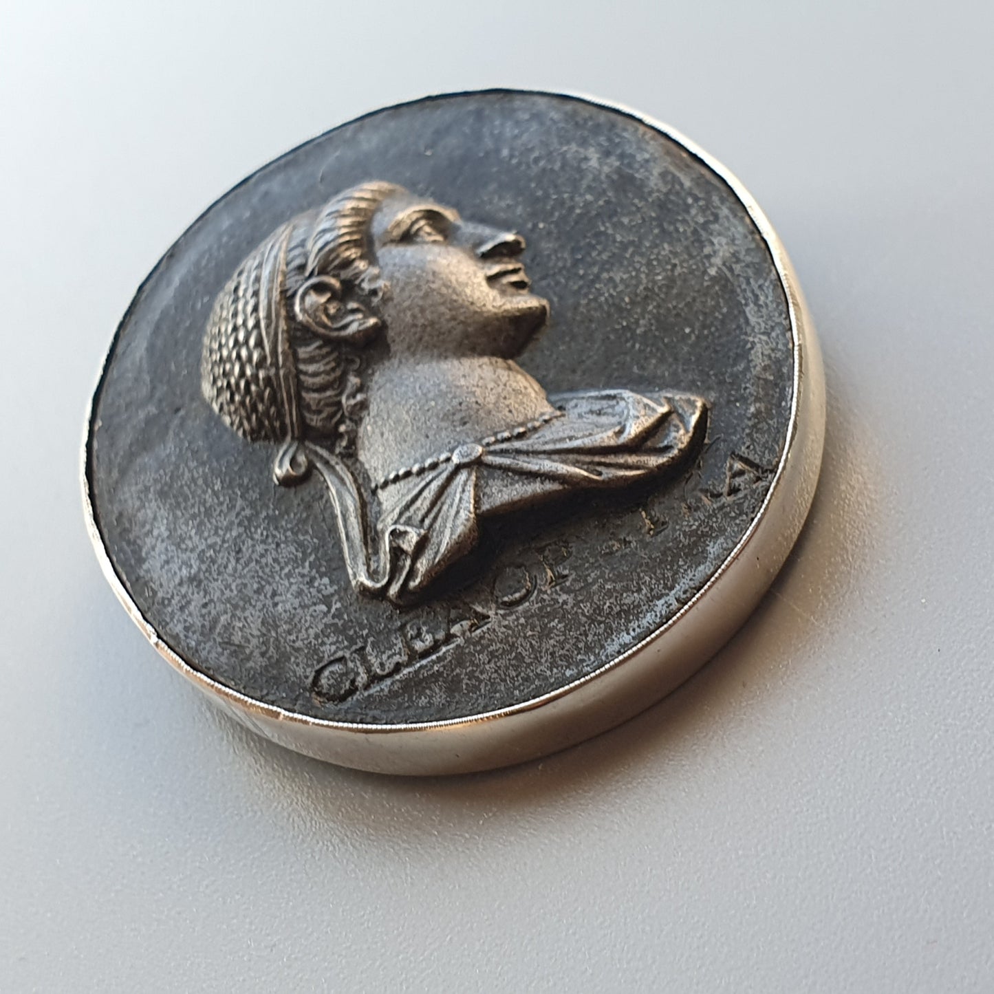 Antique Silver Mounted Wedgwood Cleaopatra Portrait Medallion Brooch / Hanger Swedish Hallmarked 1917
