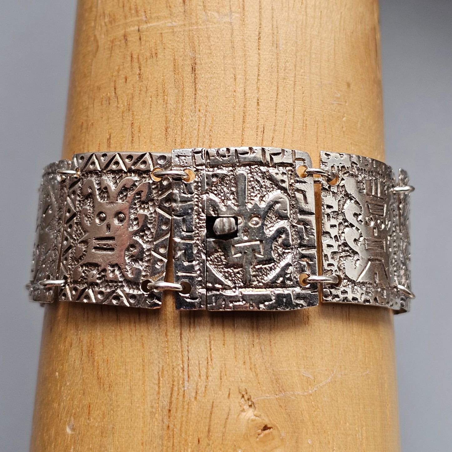 Vintage South American 900 Silver Inca Aztec Style Storyteller Panel Bracelet