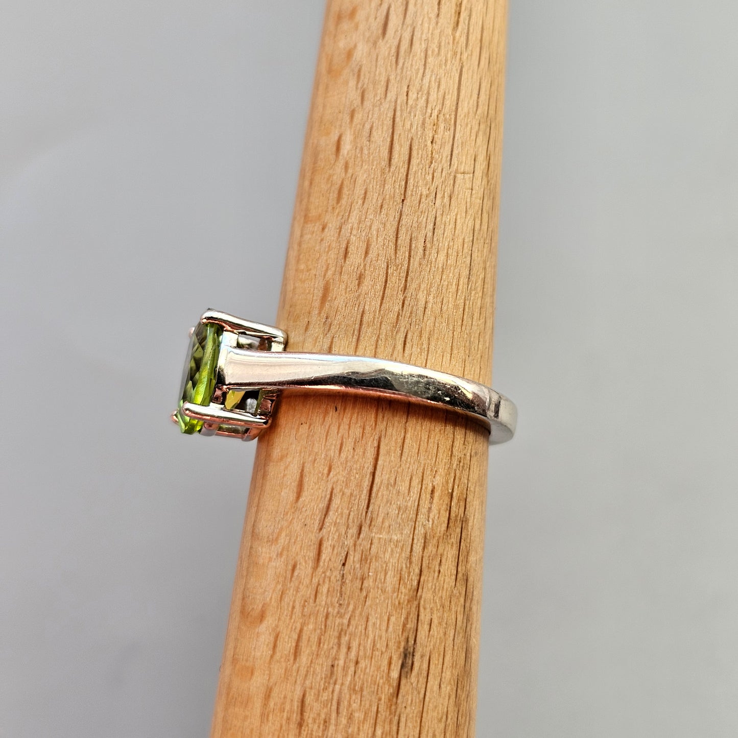 Peridot & Sterling Silver Solitaire Ring