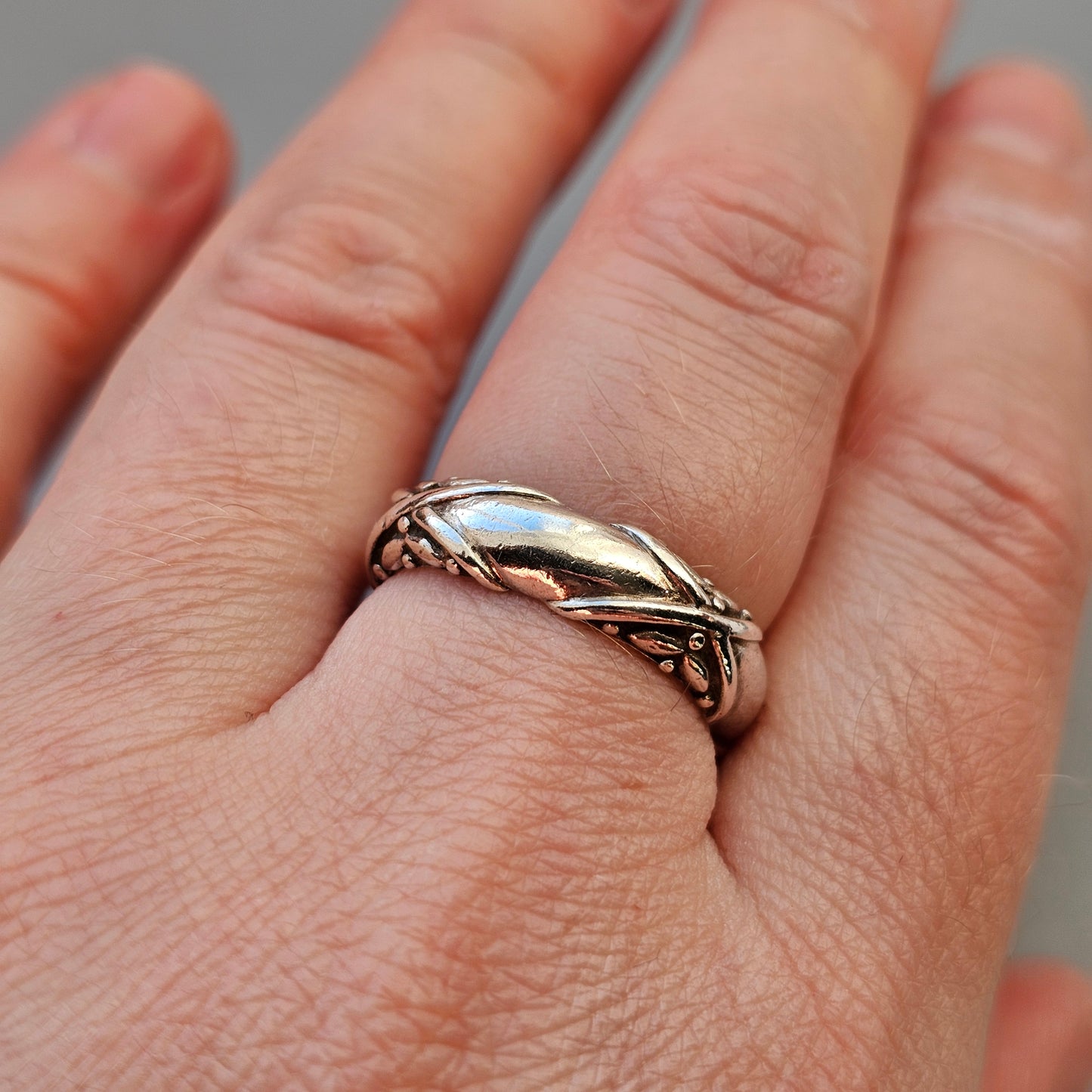 Vintage Sterling Silver Indonesian Ornate Band Ring 925