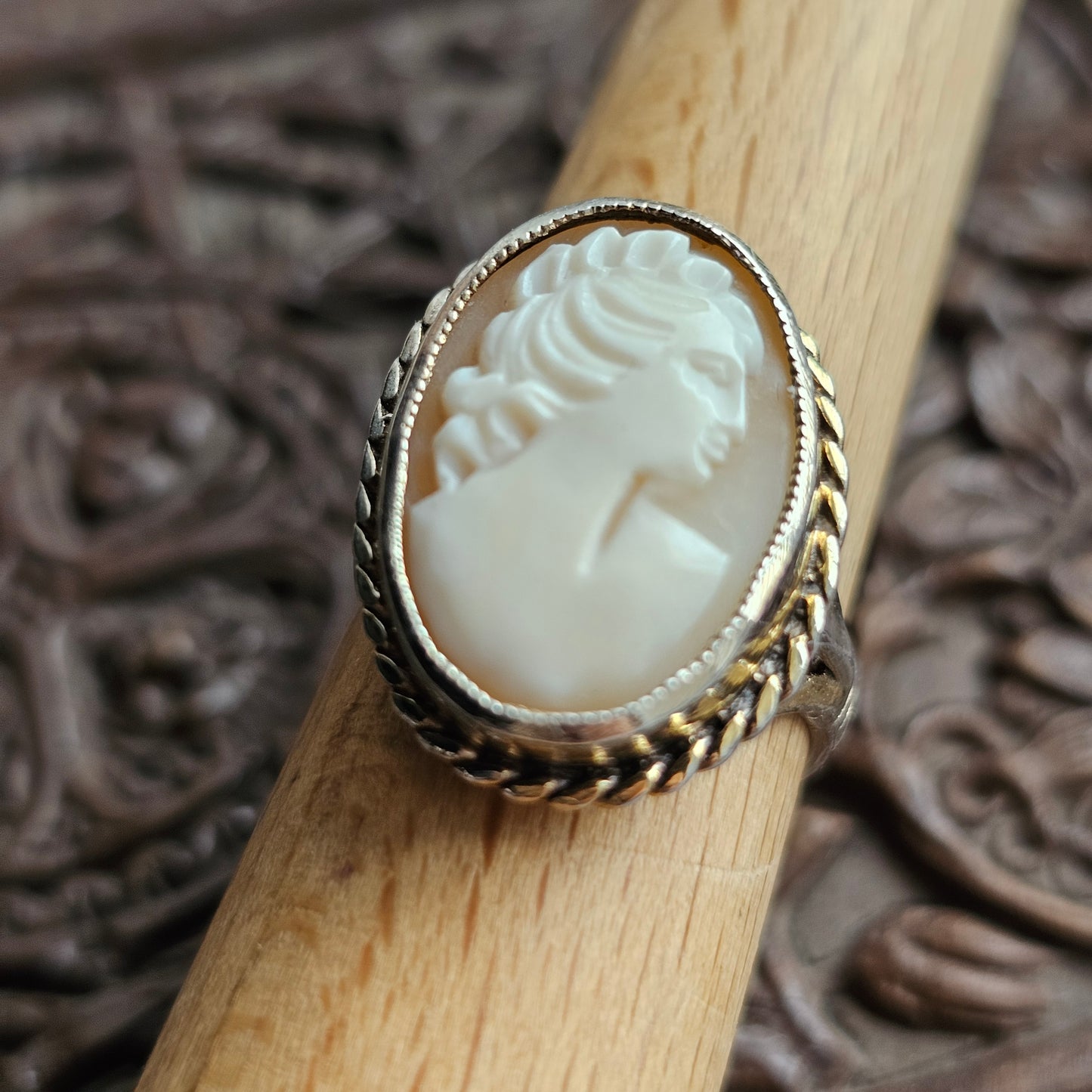 Vintage Art Deco Style Silver Shell Cameo Ring
