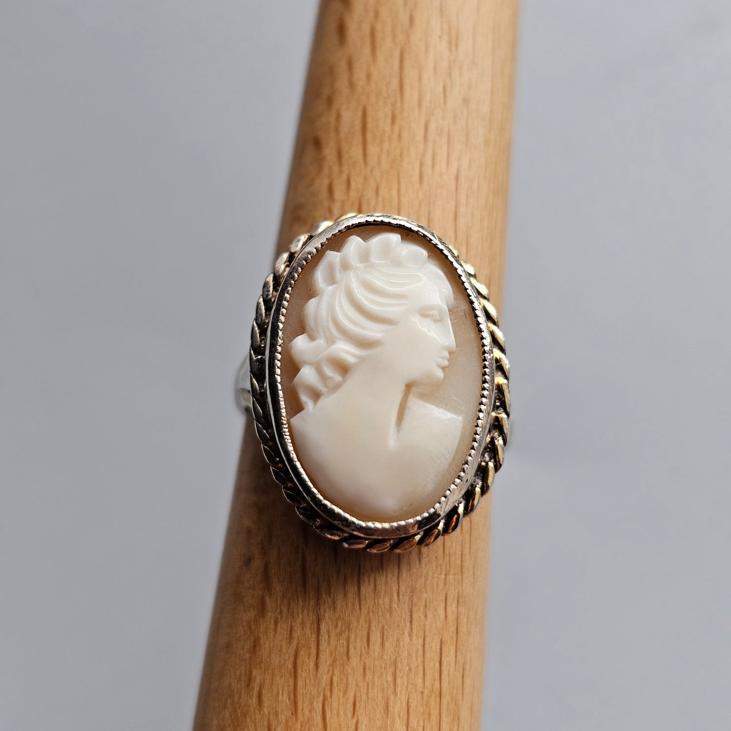Vintage Art Deco Style Silver Shell Cameo Ring