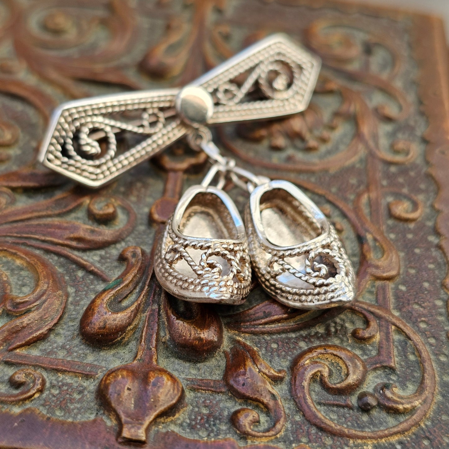 Vintage Silver Filigree Dangly Shoes Pin Brooch