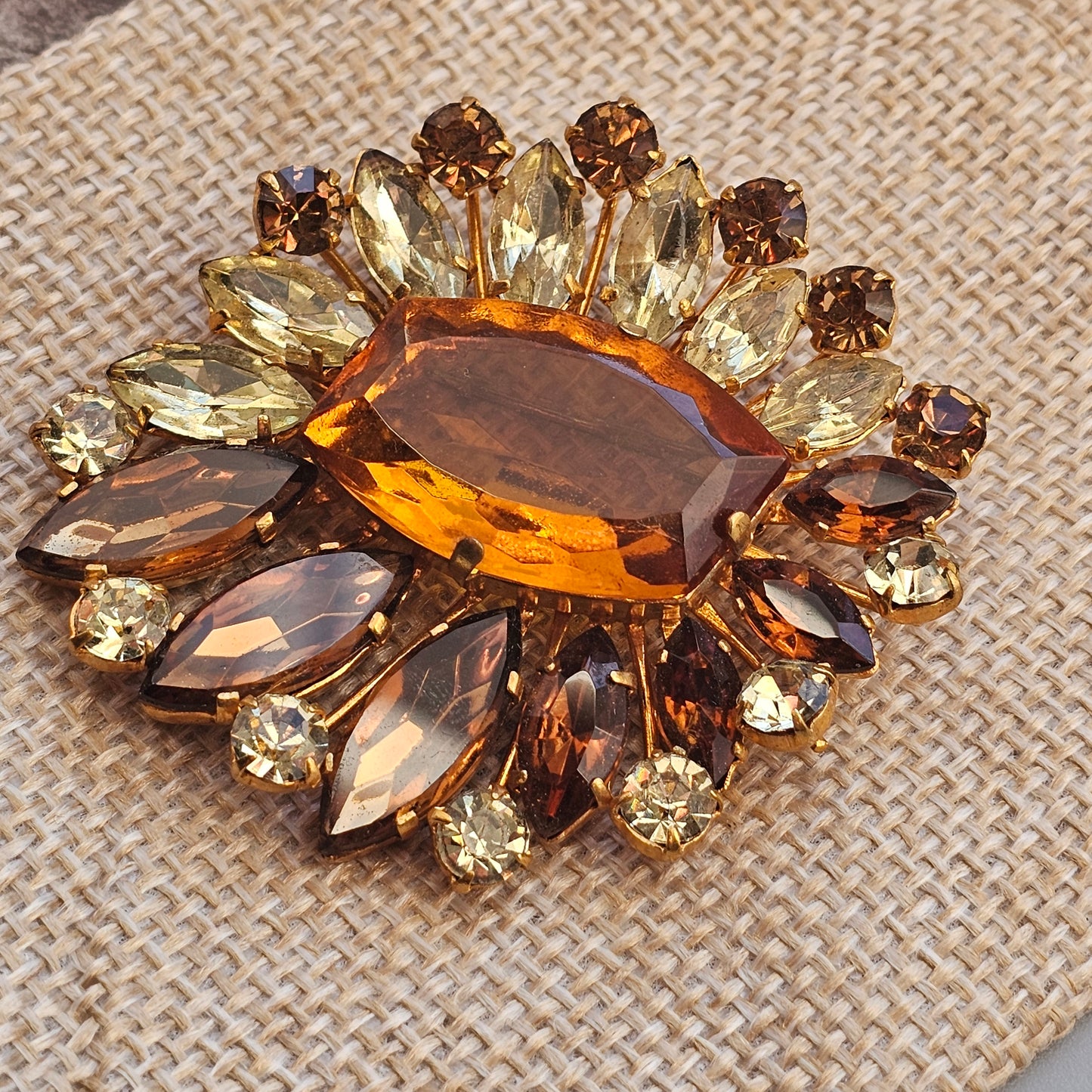 Vintage 1950s 60s Brown & Amber Colour Rhinestone Costume Jewelry Brooch