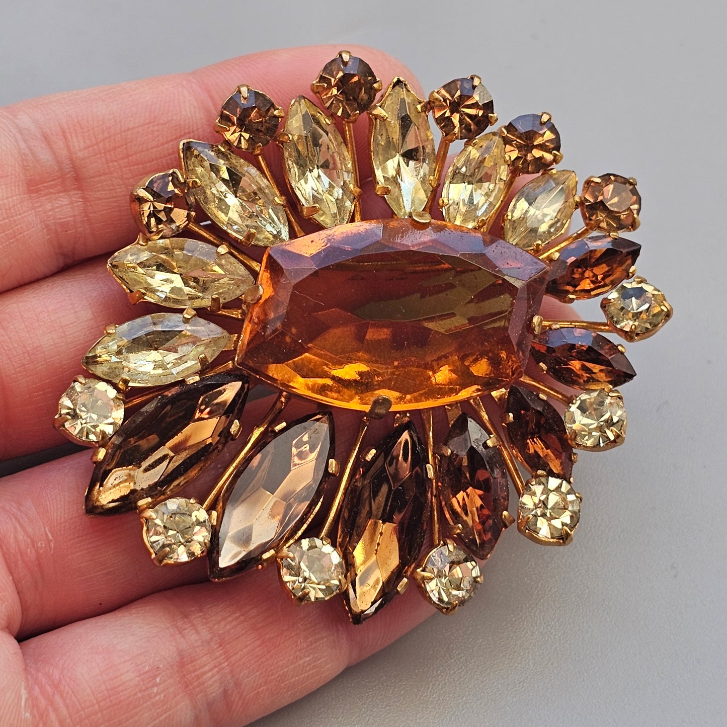 Vintage 1950s 60s Brown & Amber Colour Rhinestone Costume Jewelry Brooch