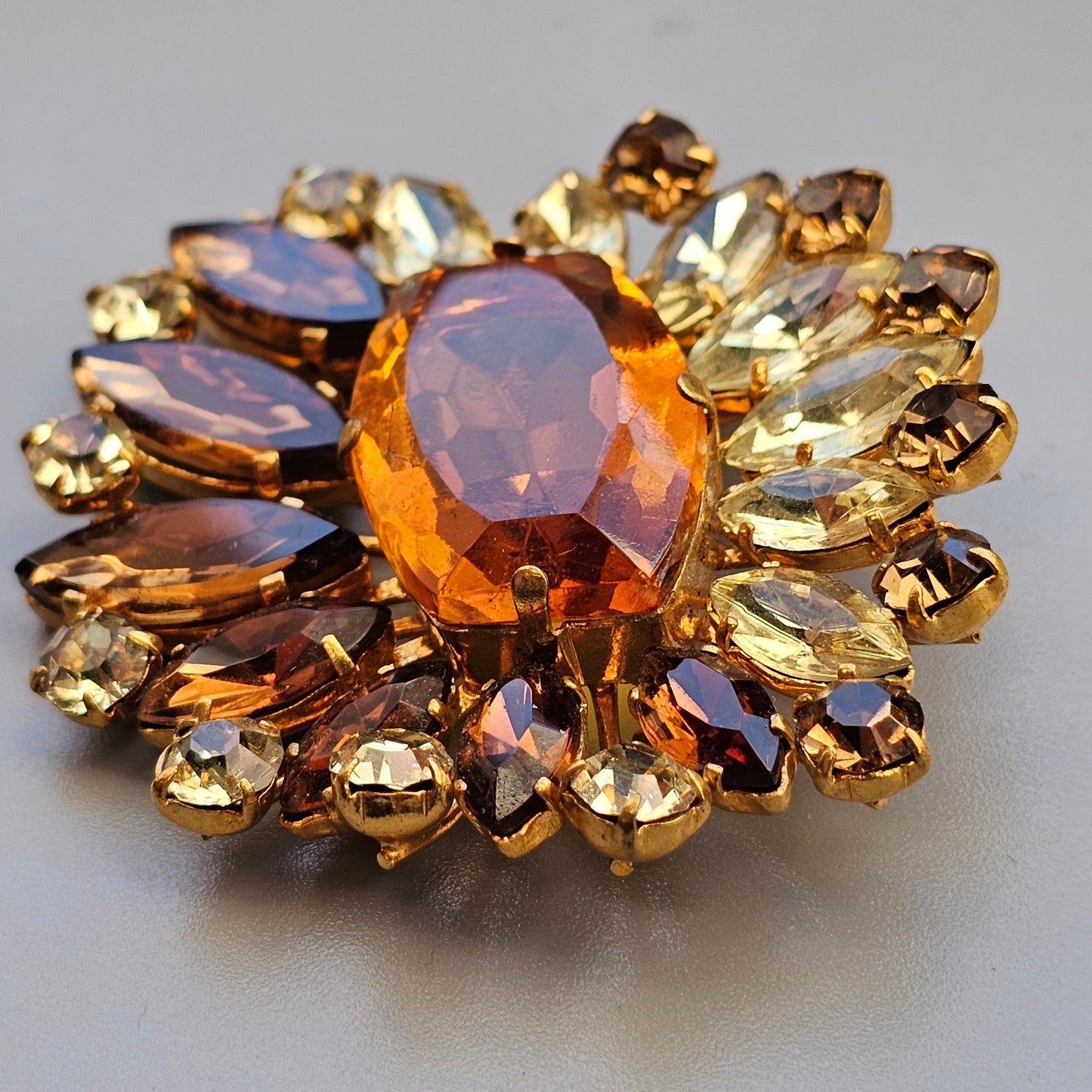 Vintage 1950s 60s Brown & Amber Colour Rhinestone Costume Jewelry Brooch