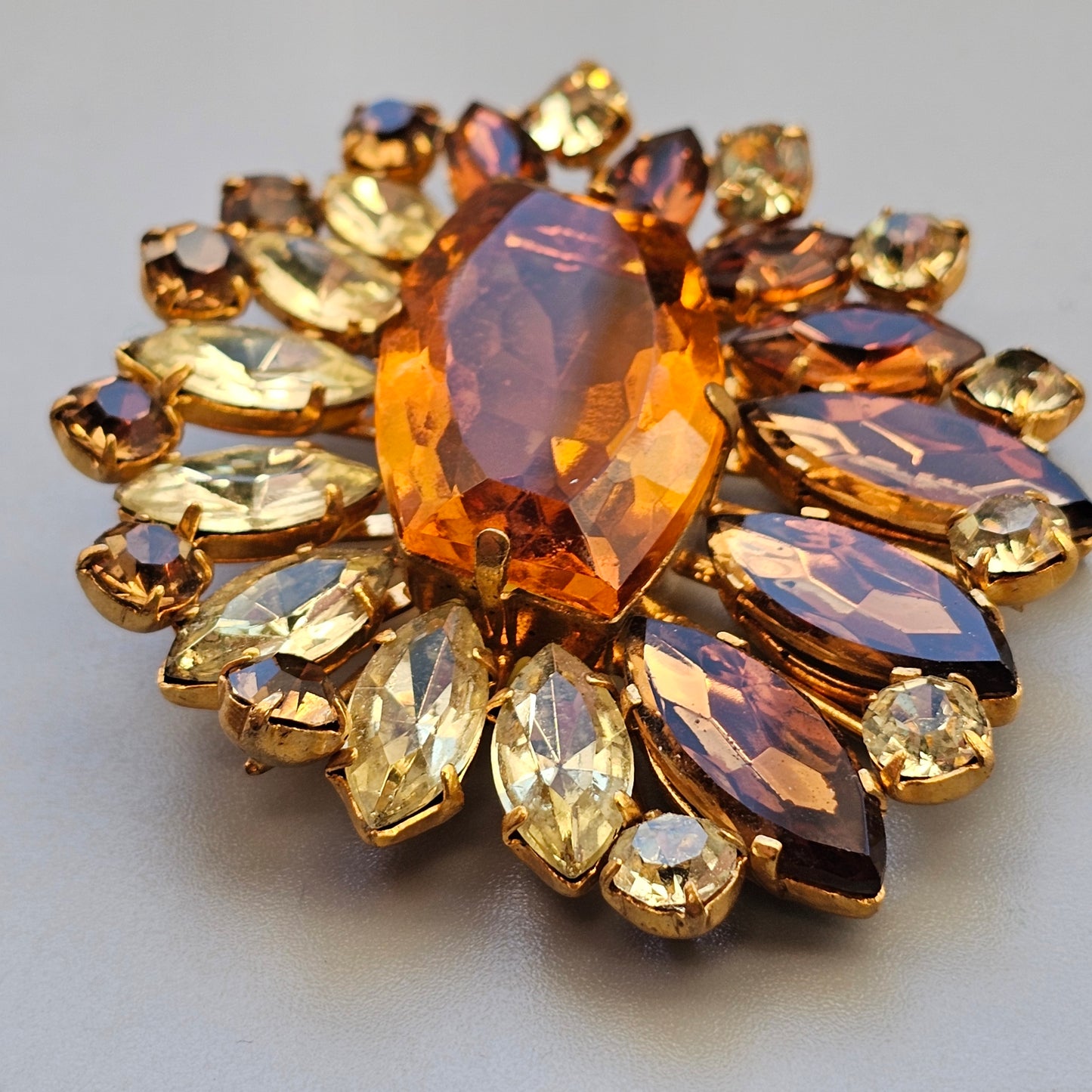 Vintage 1950s 60s Brown & Amber Colour Rhinestone Costume Jewelry Brooch