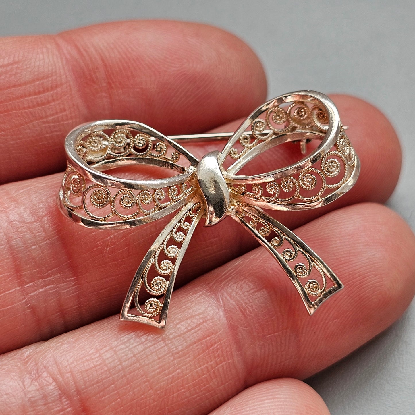 Vintage Sterling Silver Filigree Ribbon Bow Brooch