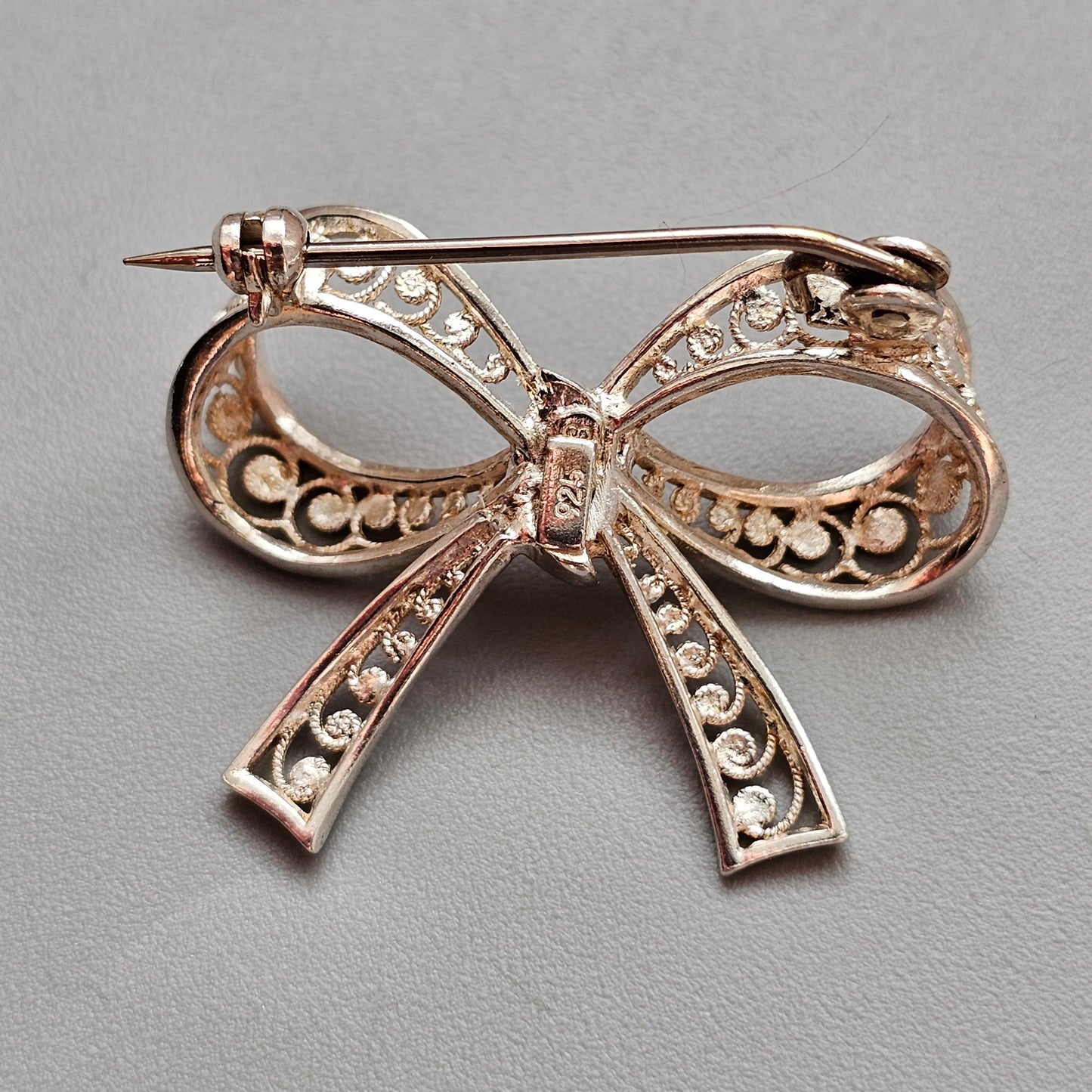 Vintage Sterling Silver Filigree Ribbon Bow Brooch