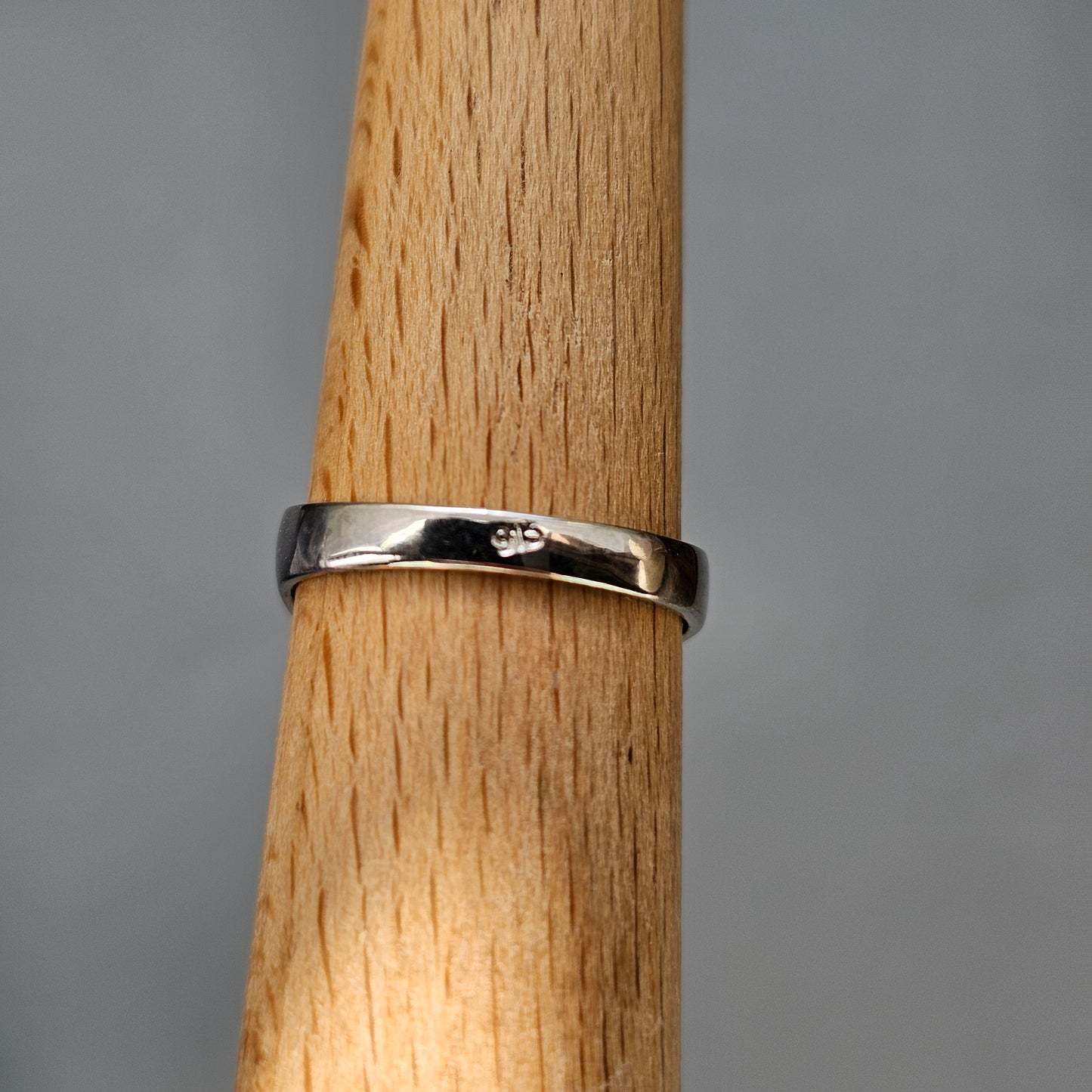 Vintage Silver Signet Style Ring with Glass Crystals