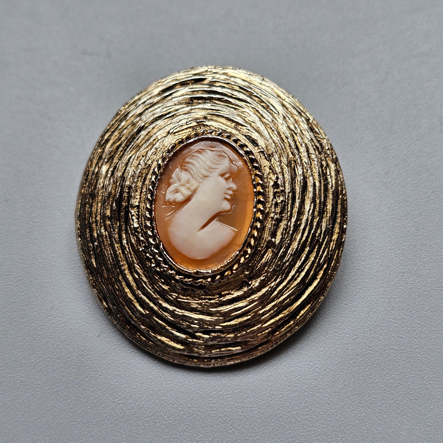 Vintage 1960s 1970s Shell Cameo Brooch Necklace Pendant Gold Tone Textured Costume Jewellery