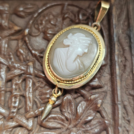 Antique Victorian Shell Cameo Necklace Pendant in Gold Tone Frame