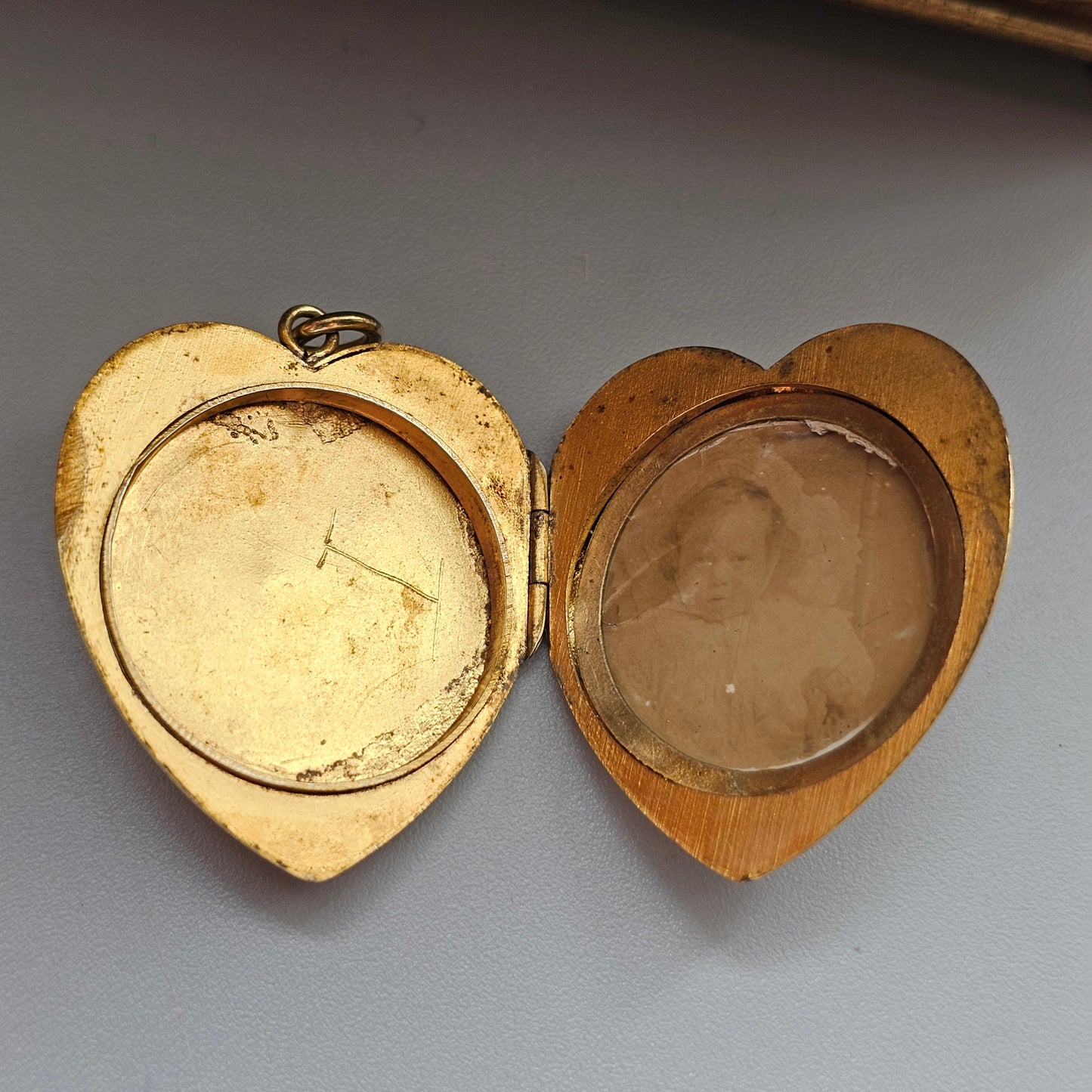 Antique Victorian Edwardian Gold Plated Heart Locket with Ivy Leaf Engraving