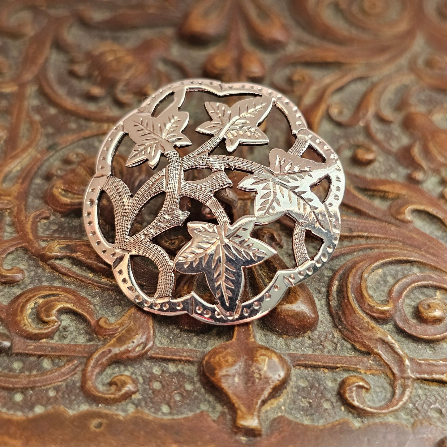 Antique Edwardian 1902 Sterling Silver Ivy Leaf Button Fully Hallmarked