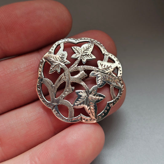 Antique Edwardian 1902 Sterling Silver Ivy Leaf Button Fully Hallmarked
