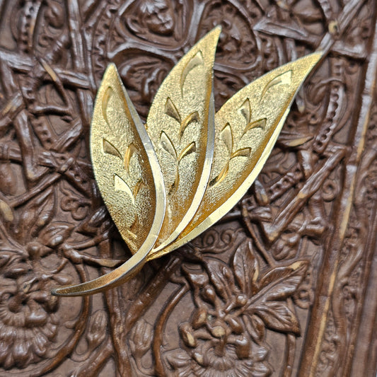 Vintage 1960s Gold Tone Leaf Brooch Mid Century Costume Jewellery