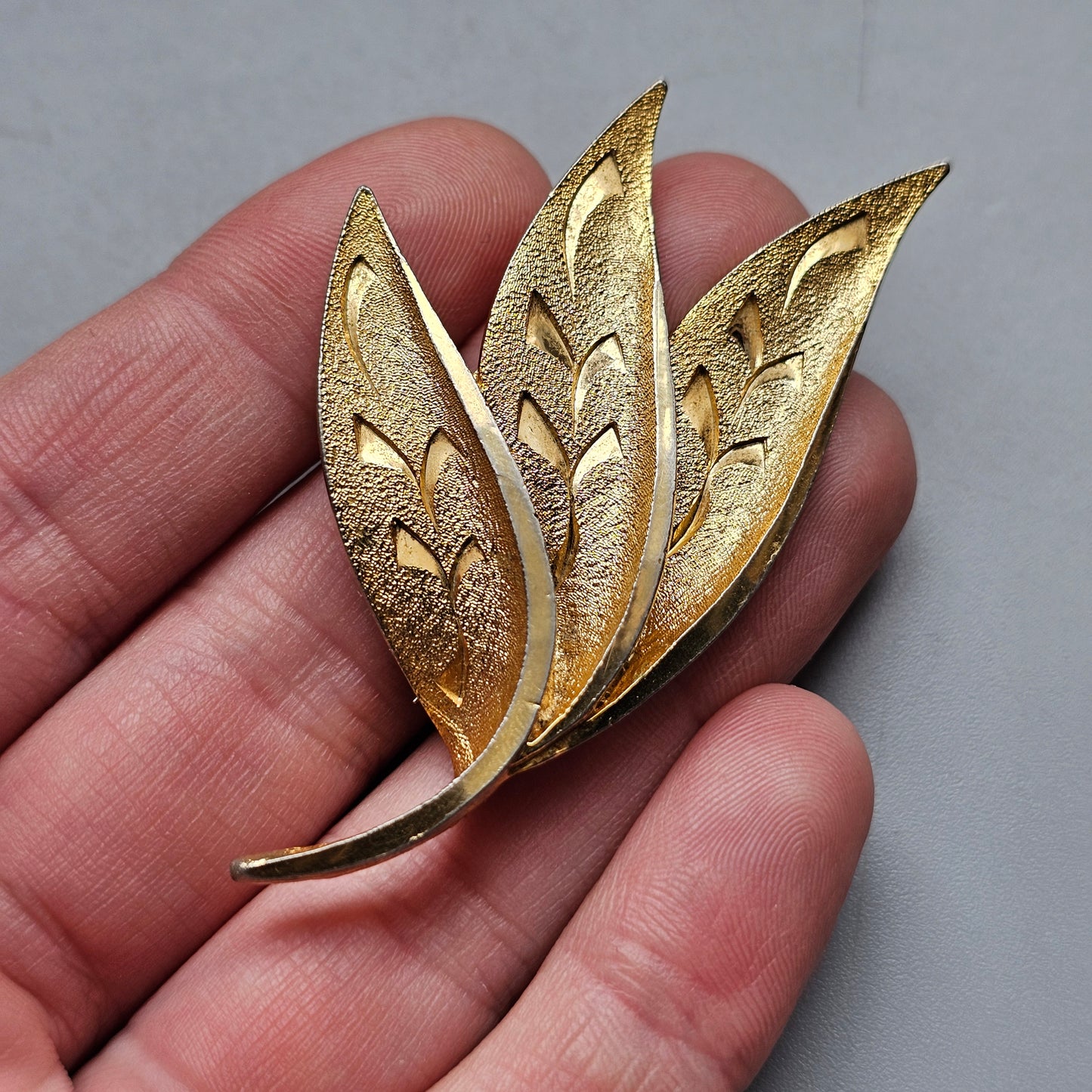 Vintage 1960s Gold Tone Leaf Brooch Mid Century Costume Jewellery