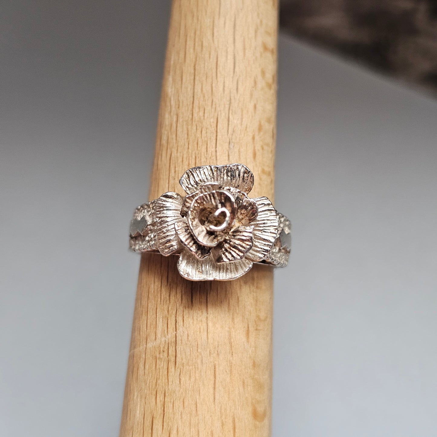 Vintage 1970s 1980s Silver Rose Flower Ring