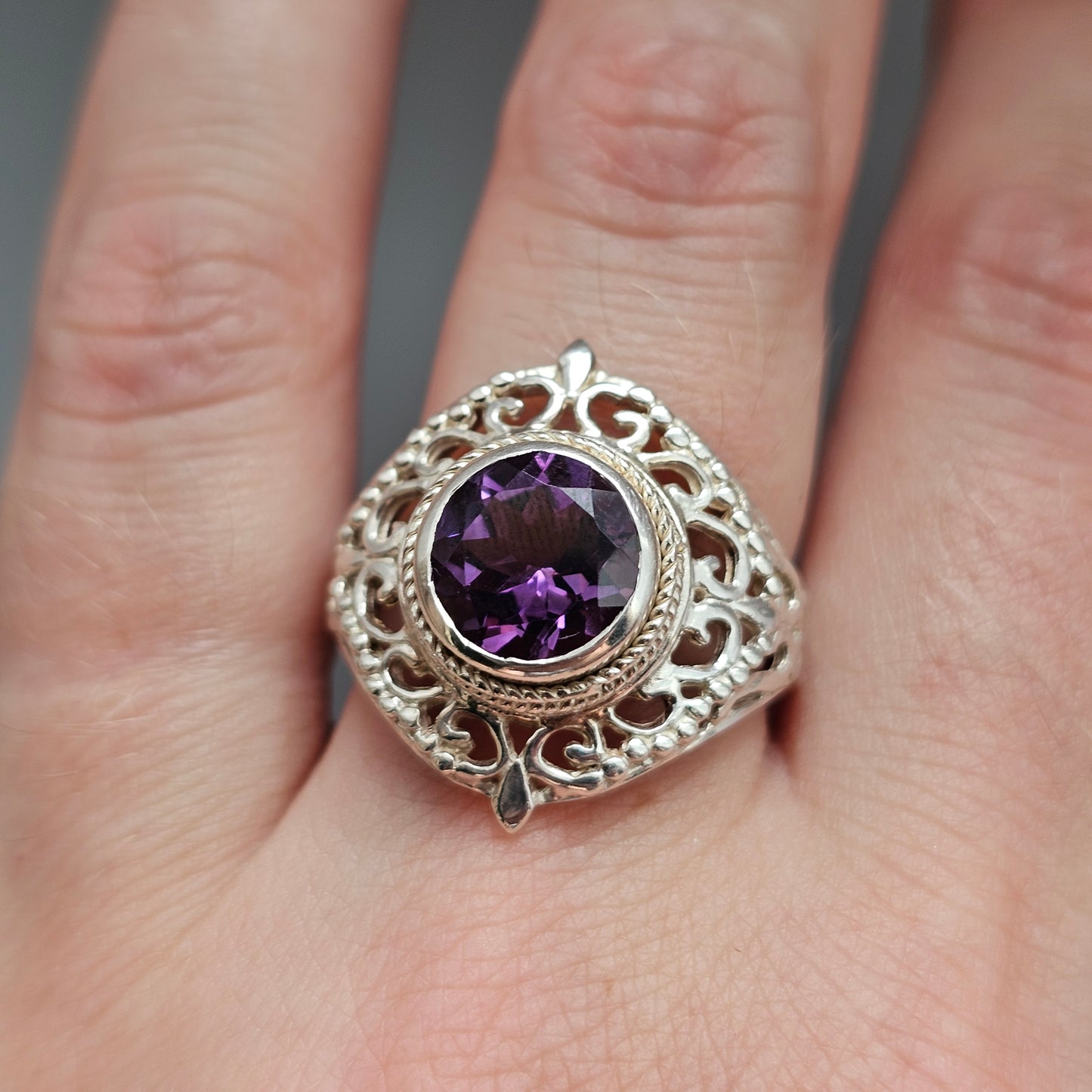 Vintage Sterling Silver Amethyst Filigree Style Ring