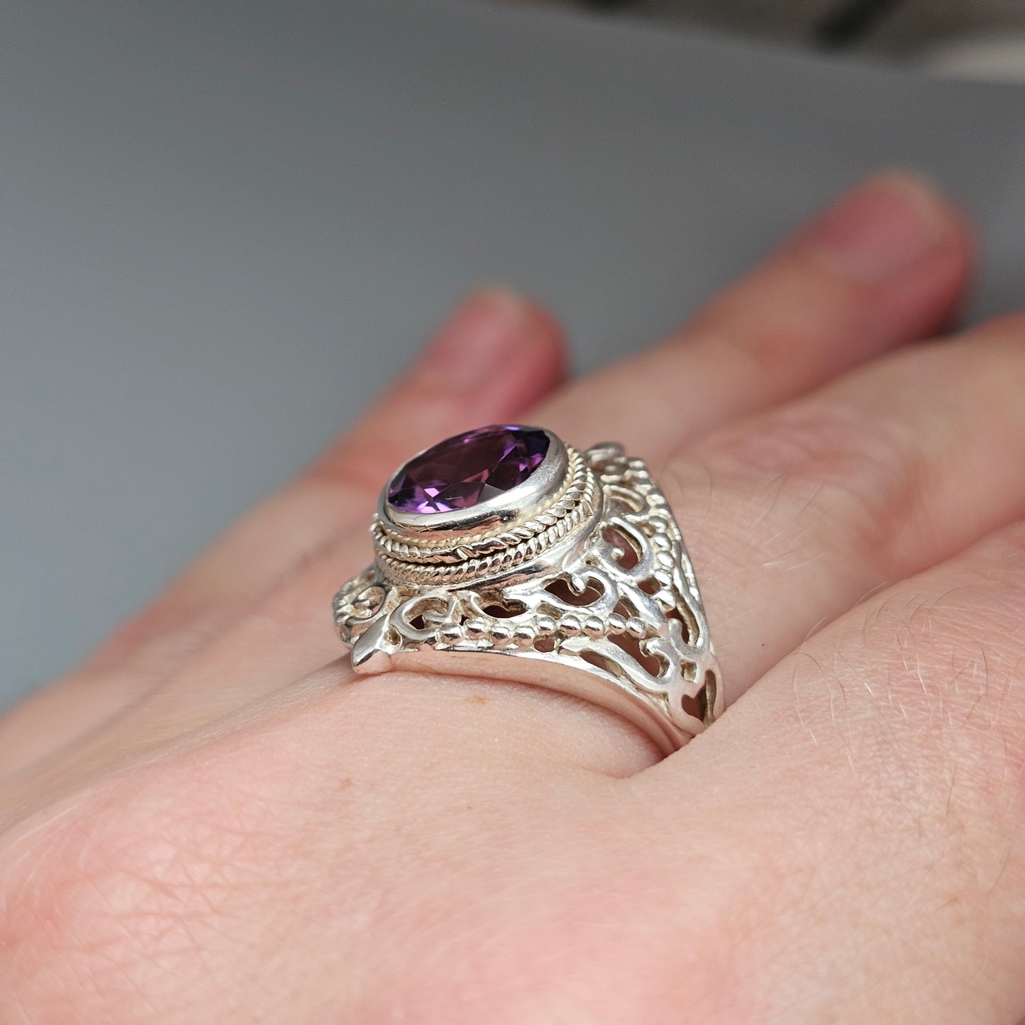 Vintage Sterling Silver Amethyst Filigree Style Ring