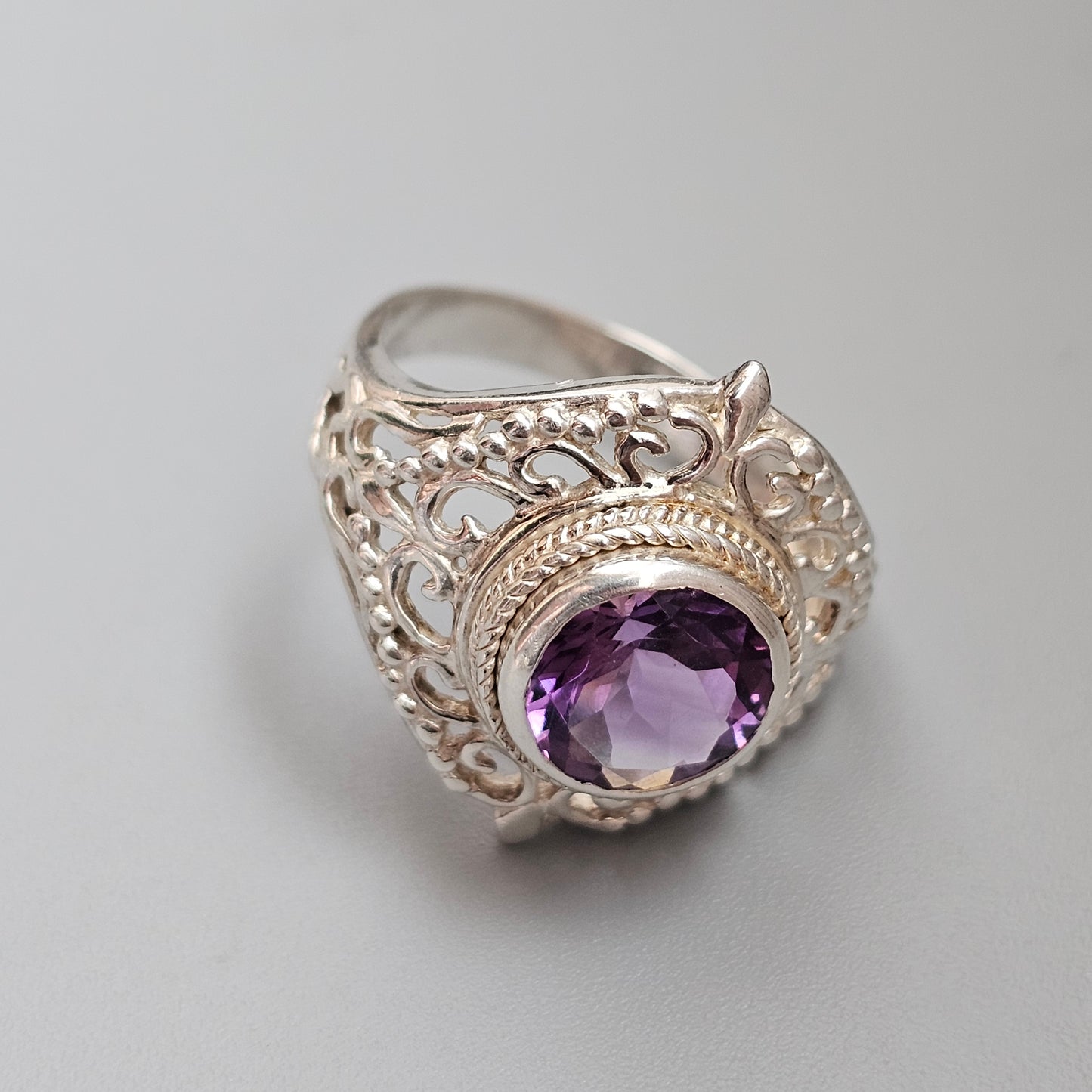 Vintage Sterling Silver Amethyst Filigree Style Ring