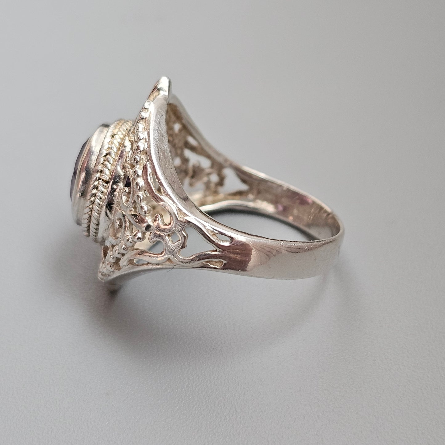 Vintage Sterling Silver Amethyst Filigree Style Ring