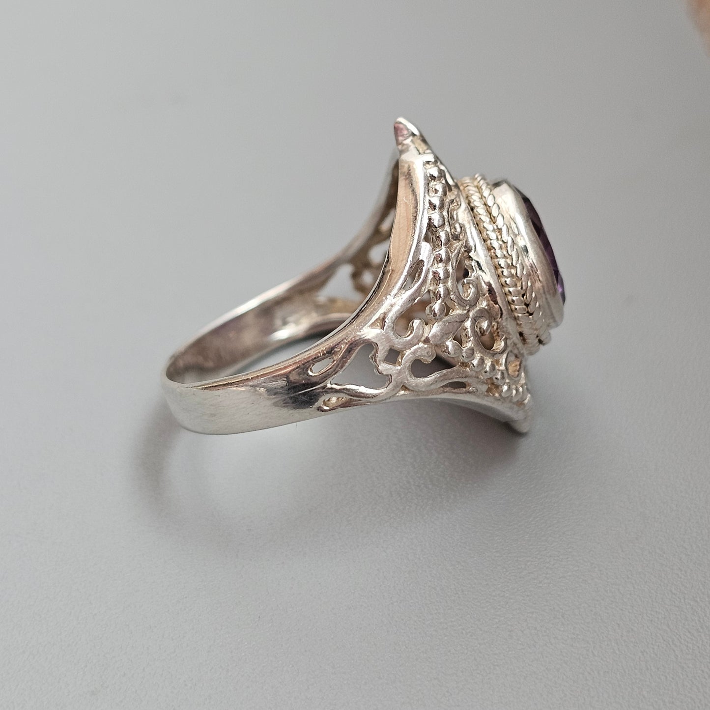 Vintage Sterling Silver Amethyst Filigree Style Ring
