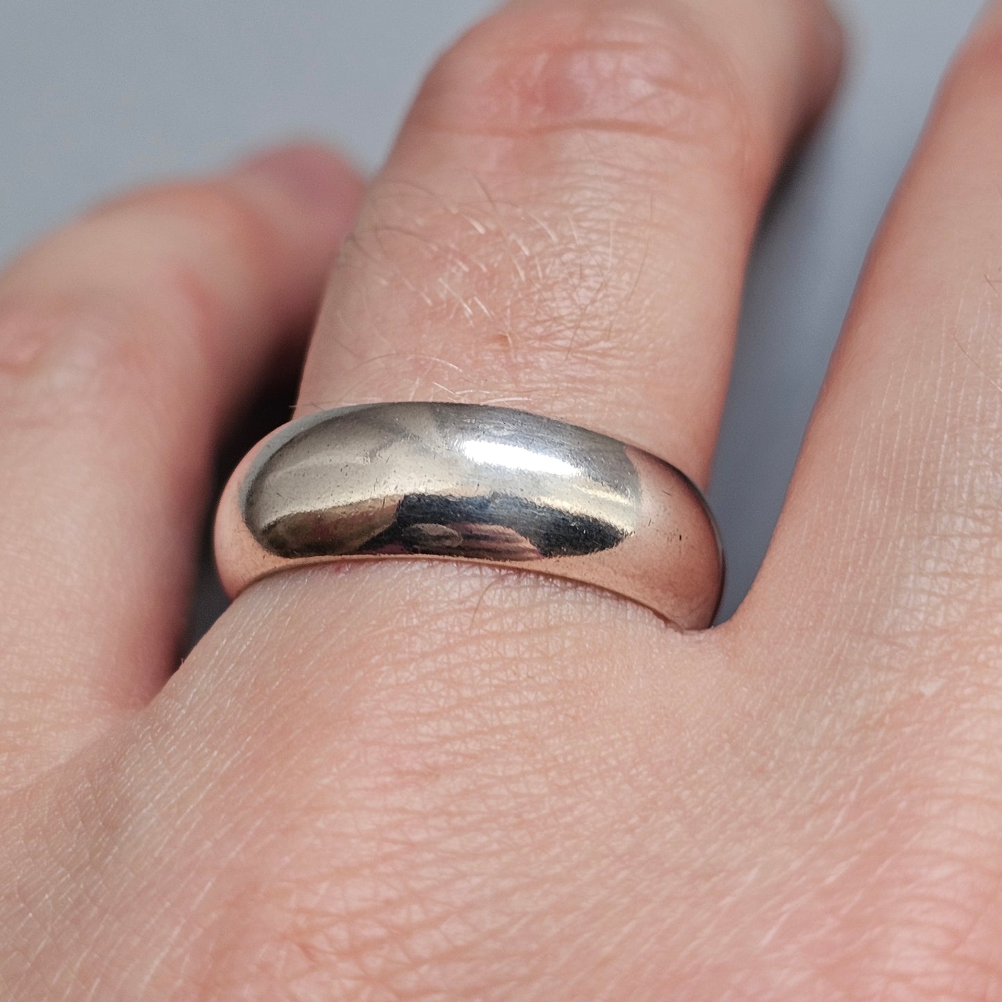 Vintage 1970s British Sterling Silver Band Ring 1977