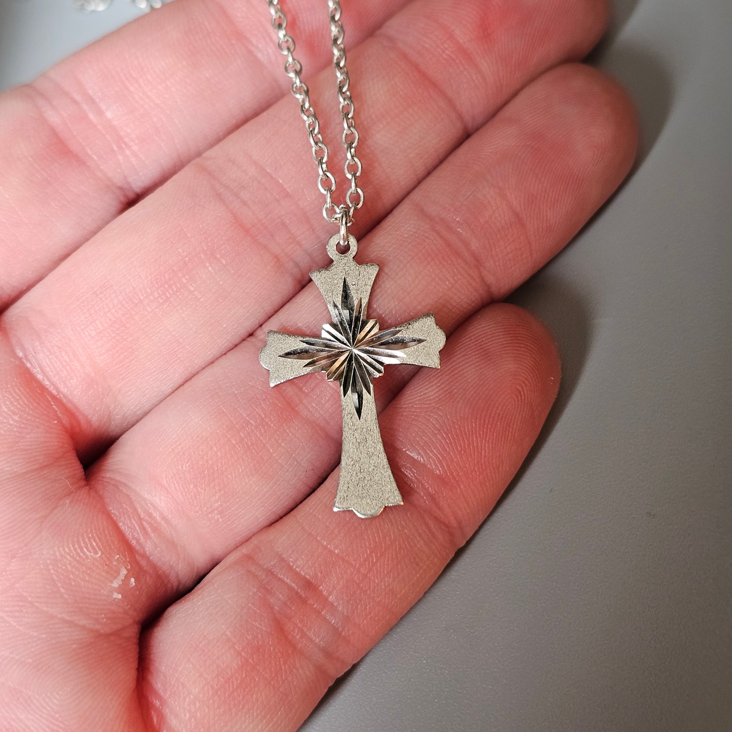 Vintage Silver Diamond Cut Cross Pendant Necklace