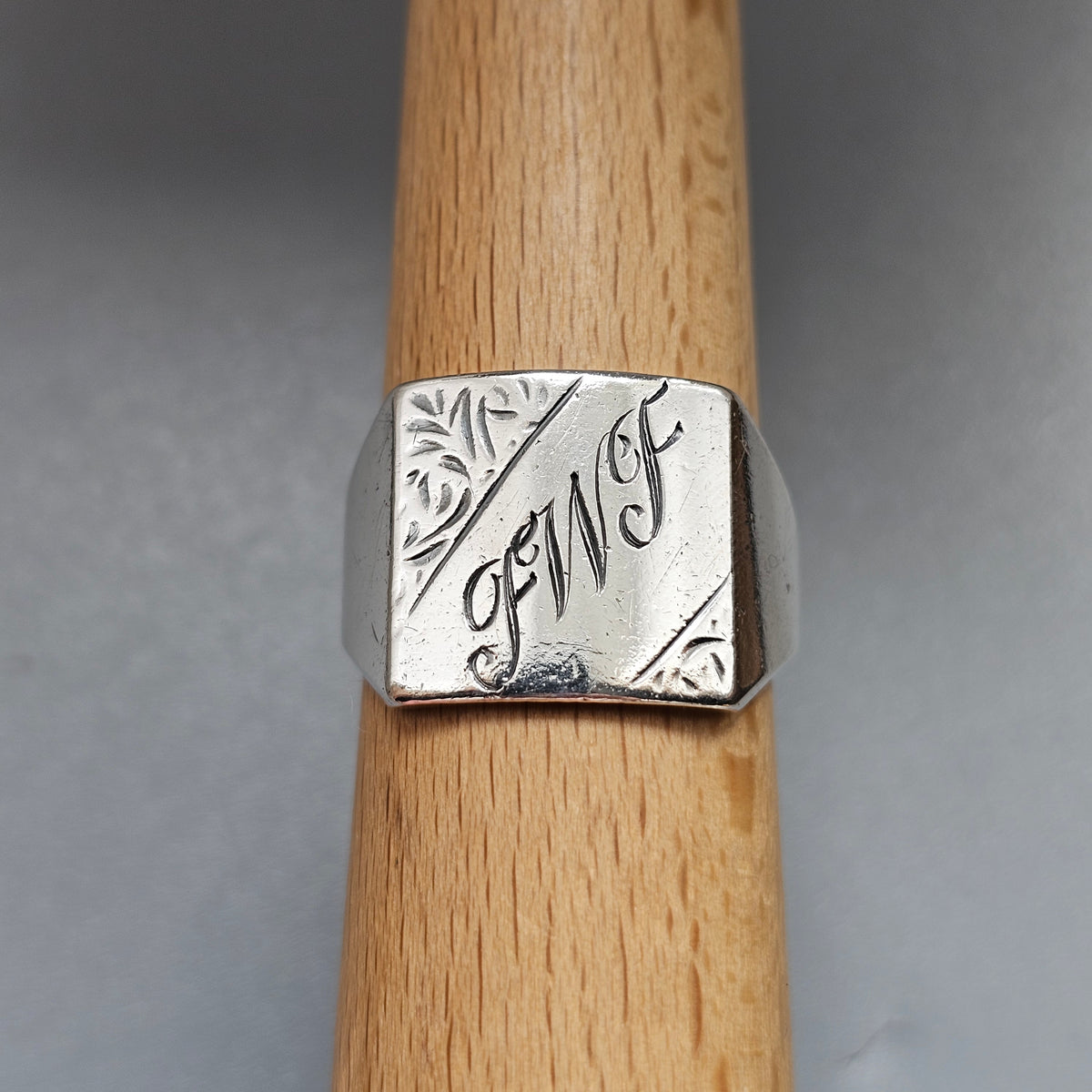 Vintage 1970s Men's Engraved Signet Monogram Ring FWF 1978