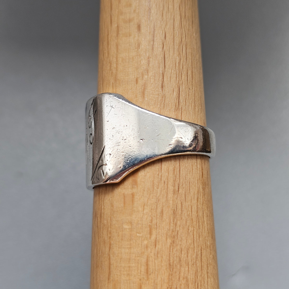 Vintage 1970s Men's Engraved Signet Monogram Ring FWF 1978
