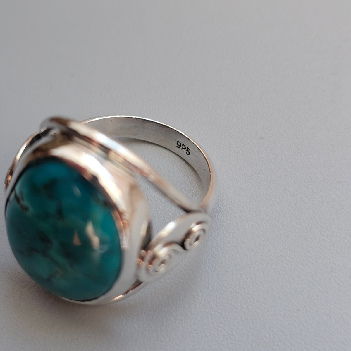 Vintage Sterling Silver Turquoise Cabochon Celtic Style Ring