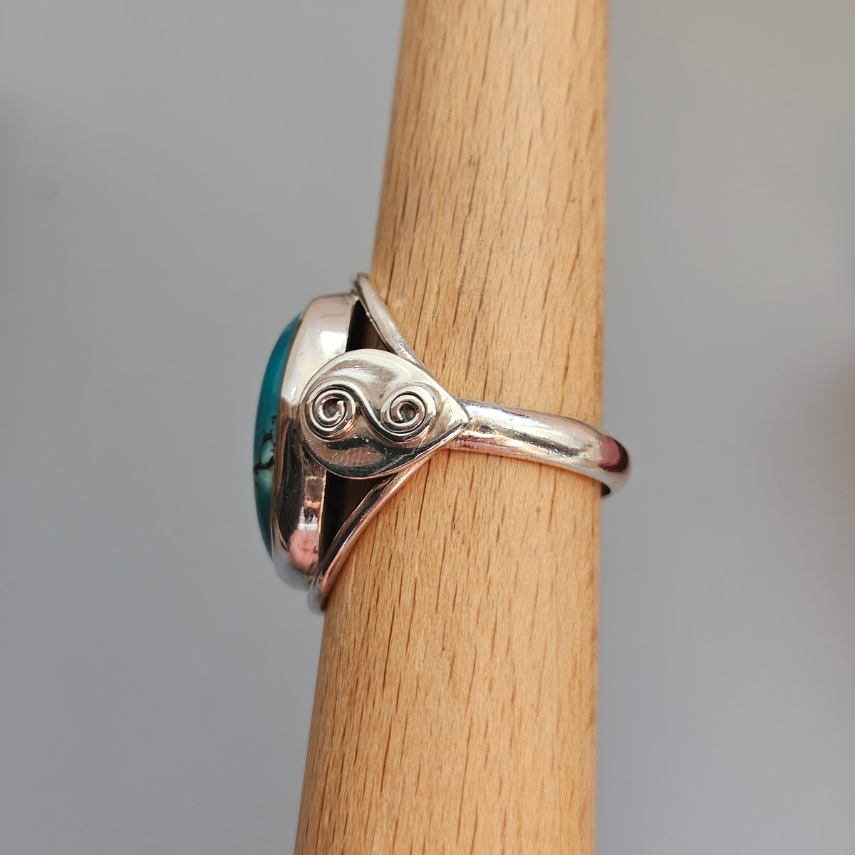 Vintage Sterling Silver Turquoise Cabochon Celtic Style Ring