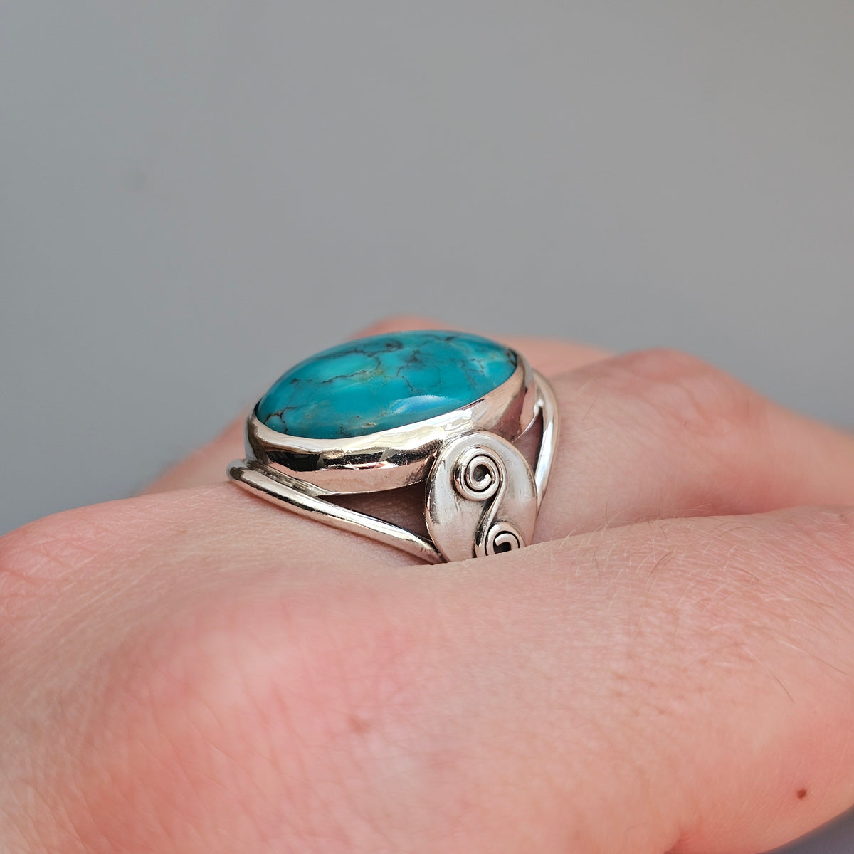 Vintage Sterling Silver Turquoise Cabochon Celtic Style Ring