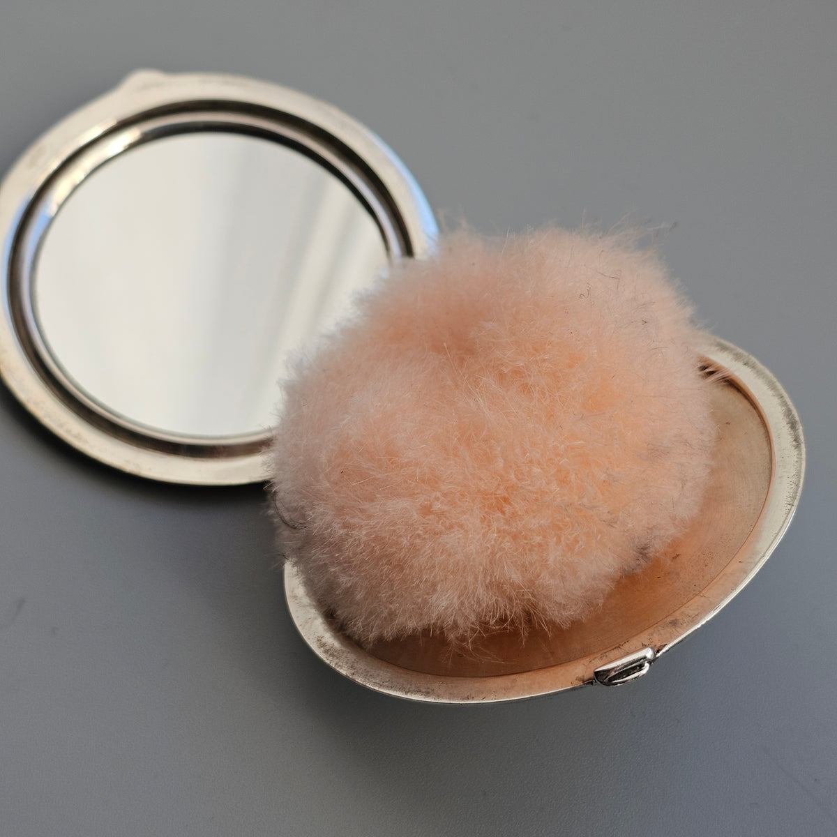 Vintage 1940s Sterling Silver Powder Compact 1946