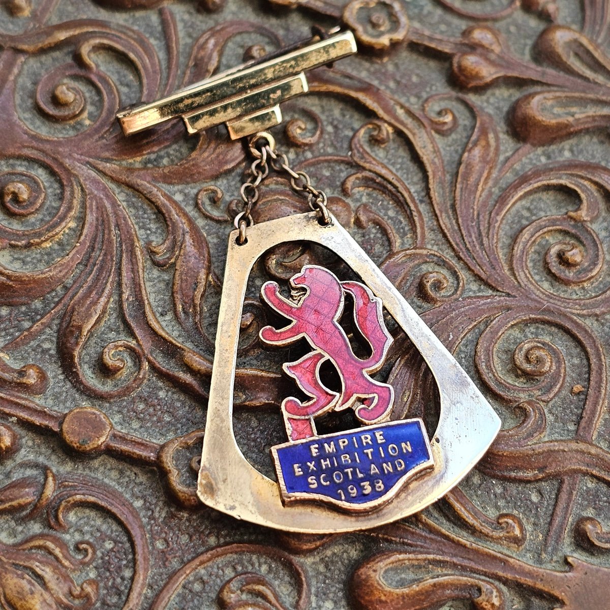 Vintage 1930s Empire Exhibition Scotland Enamel Souvenir Brooch