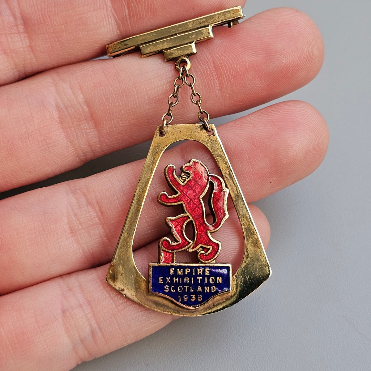 Vintage 1930s Empire Exhibition Scotland Enamel Souvenir Brooch