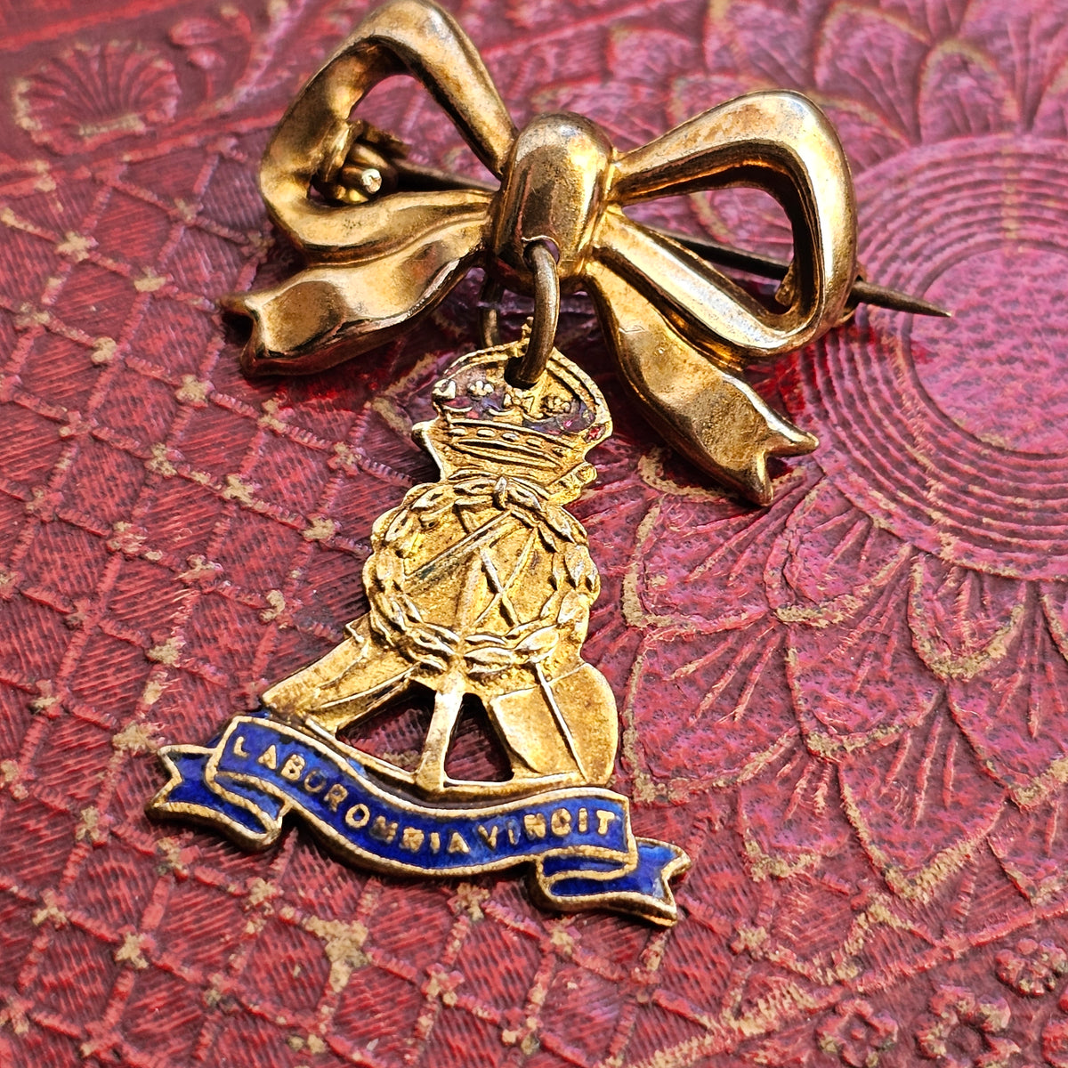 Vintage WW2 1940s Pioneer Corps Sweetheart Brooch Labor Omnia Vincit