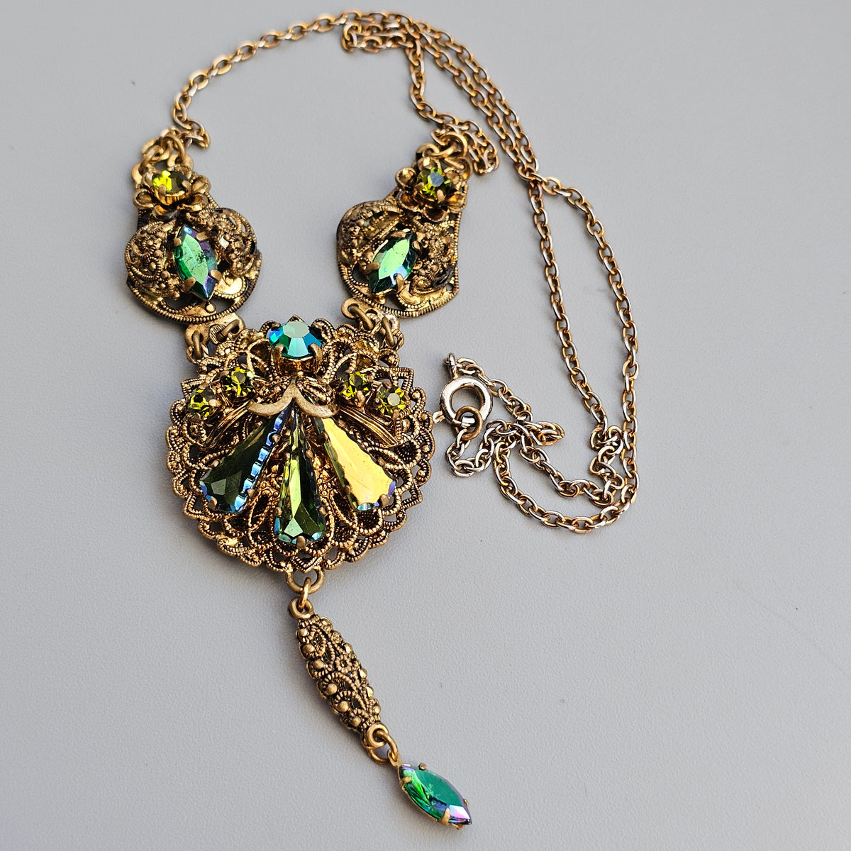 Vintage 1950s Green Aurora Borealis Filigree Rhinestone Necklace