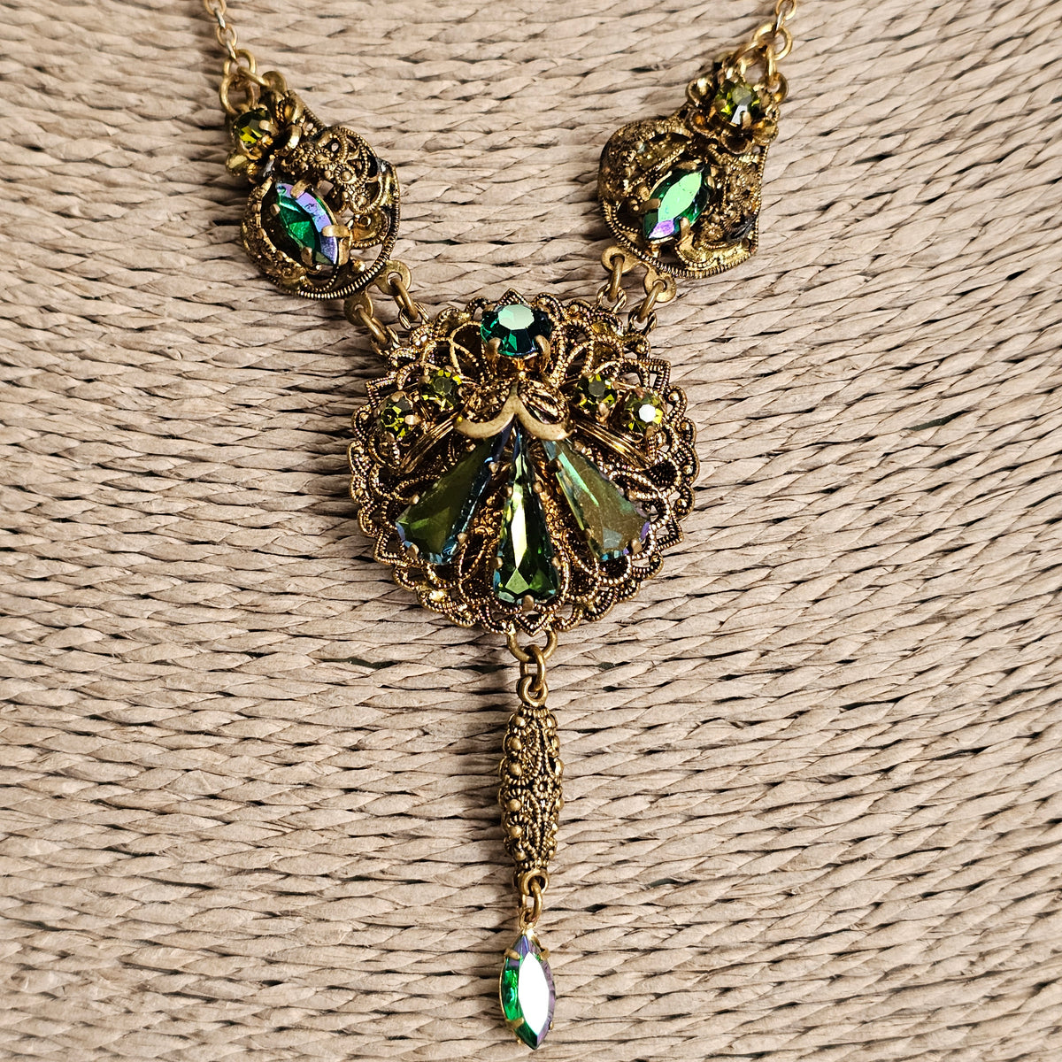Vintage 1950s Green Aurora Borealis Filigree Rhinestone Necklace