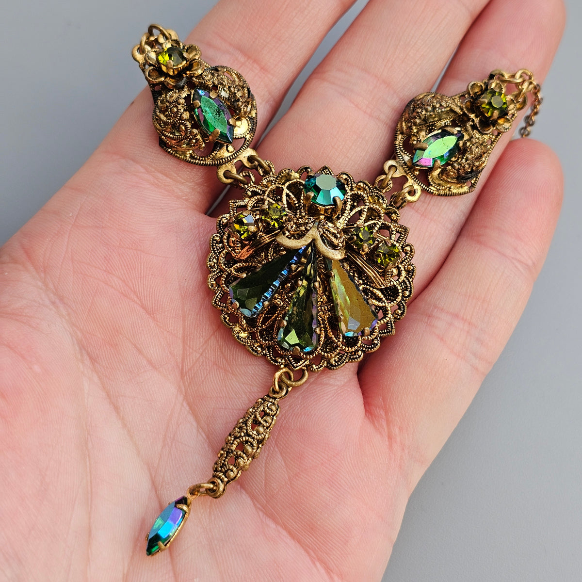 Vintage 1950s Green Aurora Borealis Filigree Rhinestone Necklace