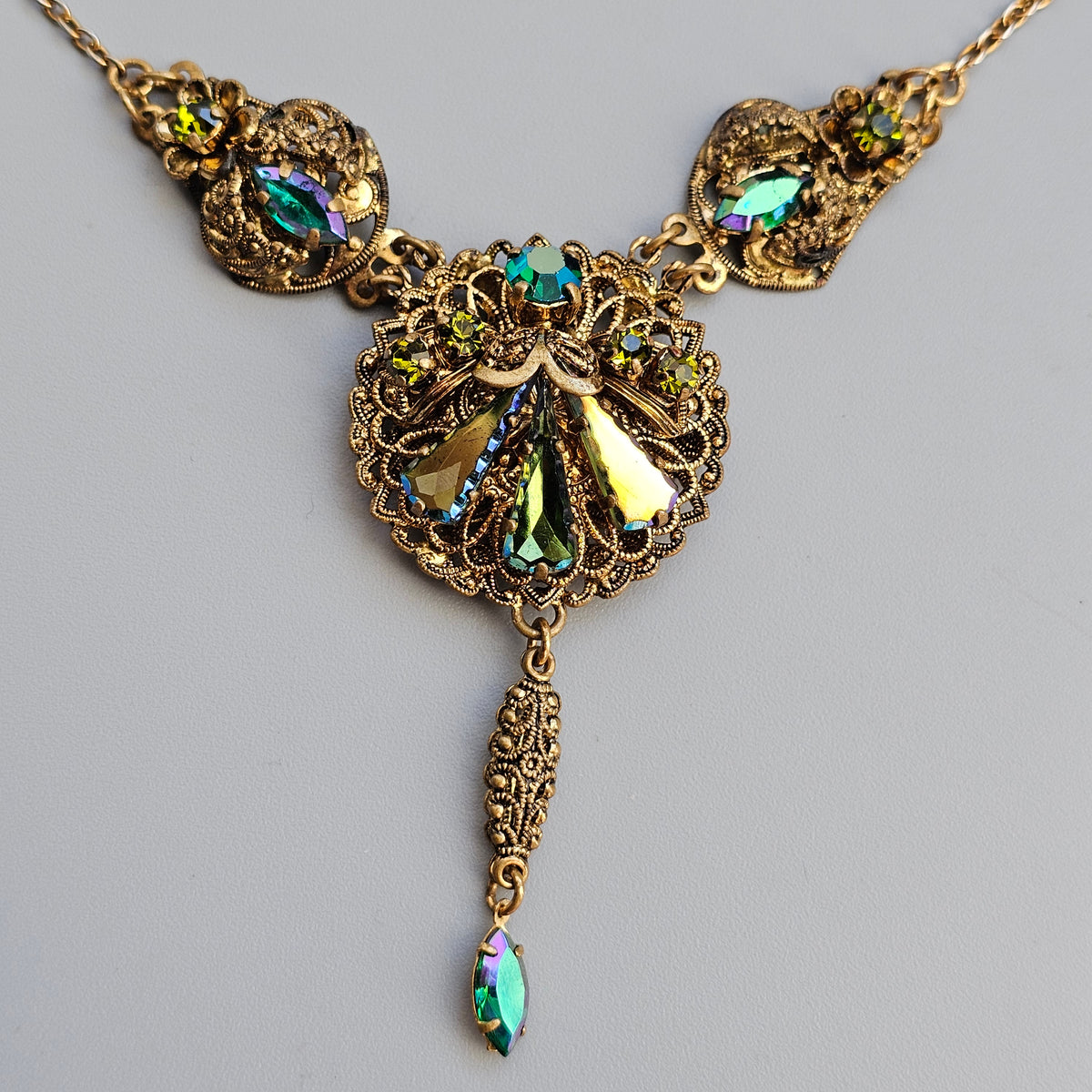 Vintage 1950s Green Aurora Borealis Filigree Rhinestone Necklace