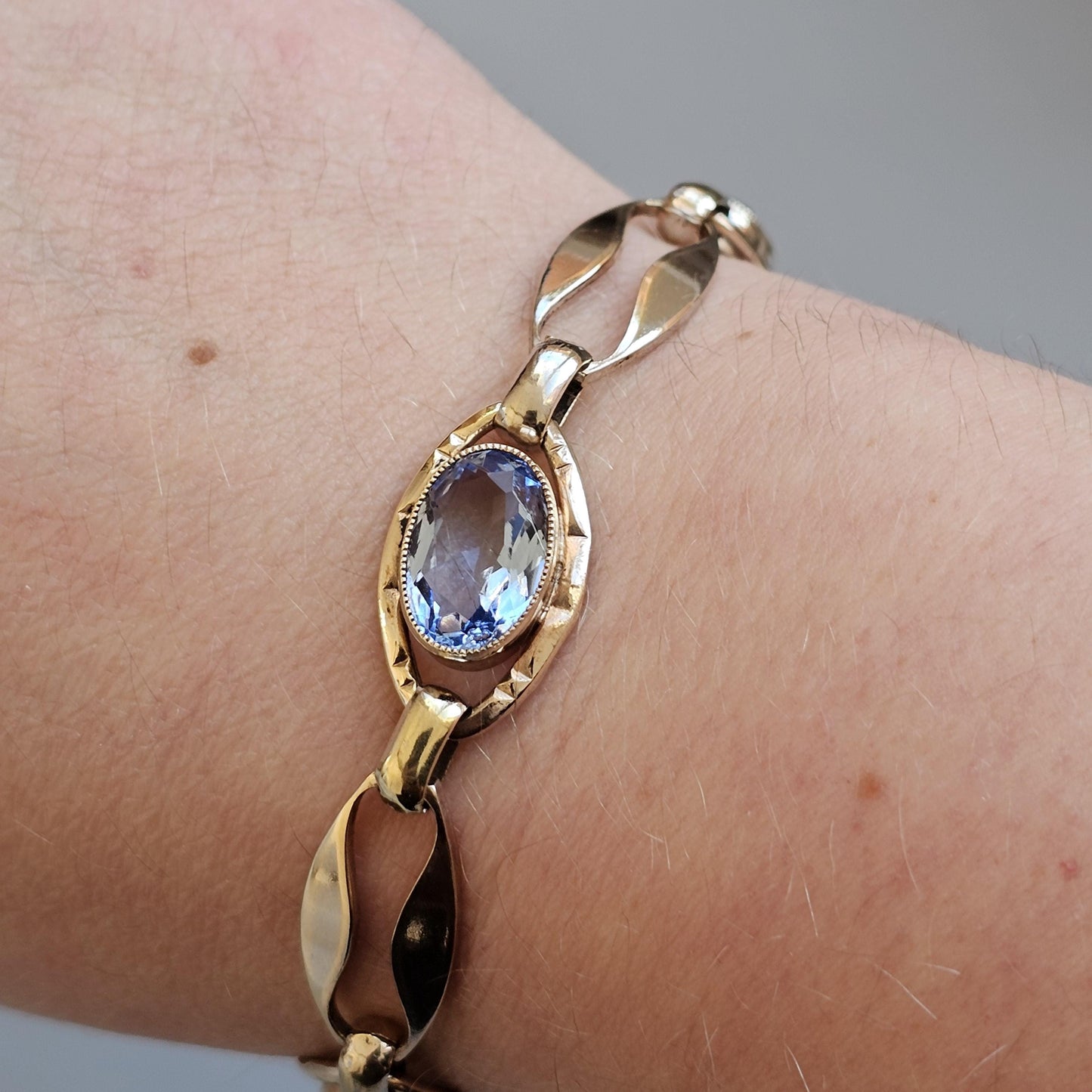 Vintage Art Deco to Midcentury Modern Electroplated Gold Tone & Blue Glass Chain Link Bracelet