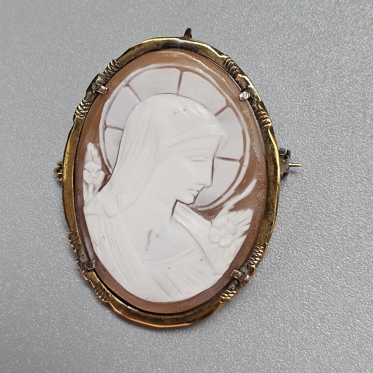 Vintage Virgin Mary Shell Cameo Brooch Pendant: Gold Tone Religious Motif